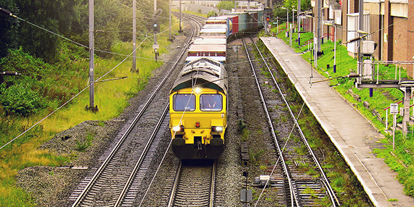 freight-train-overhead-lines-600x300