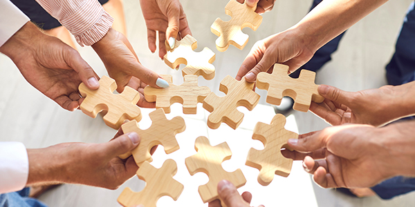 team-building-with-jigsaw-puzzle-pieces-promo