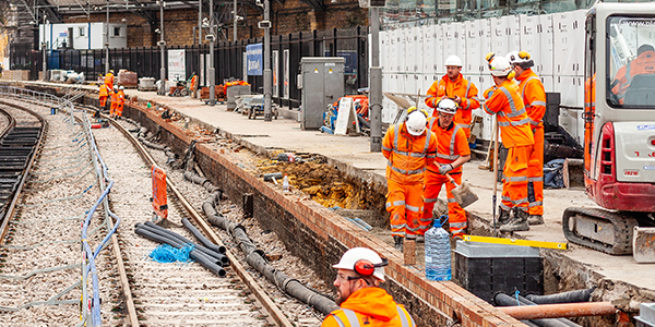 track-record-promo-600x300-track-workers-working-on-the-line